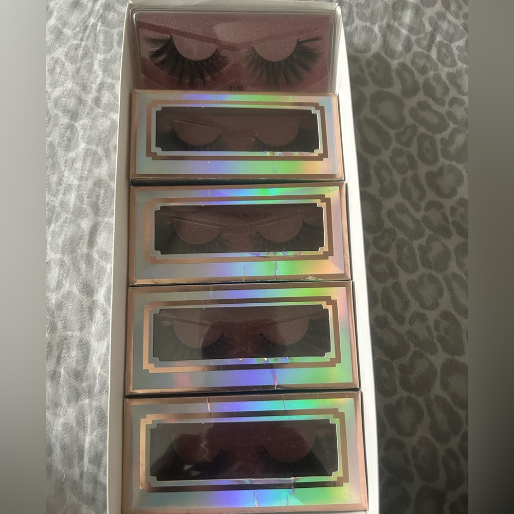 Women’s Lashes